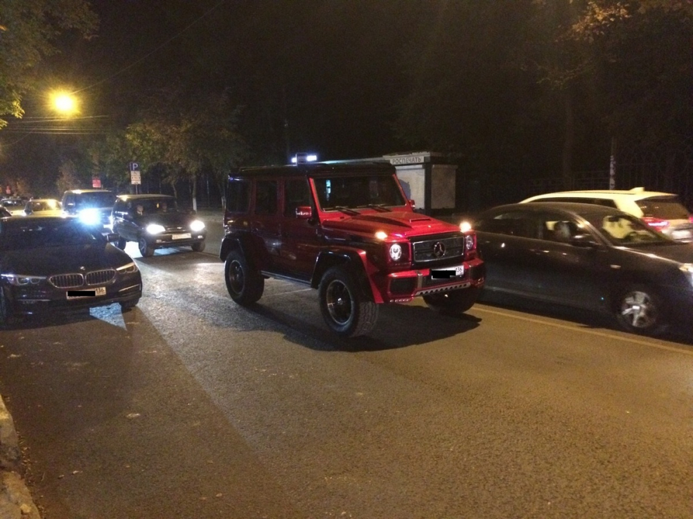 Превращённый в монстра Geländewagen поиздевался над другими водителями в Воронеже Превращённый в монстра Geländewagen поиздевался над другими водителями в Воронеже