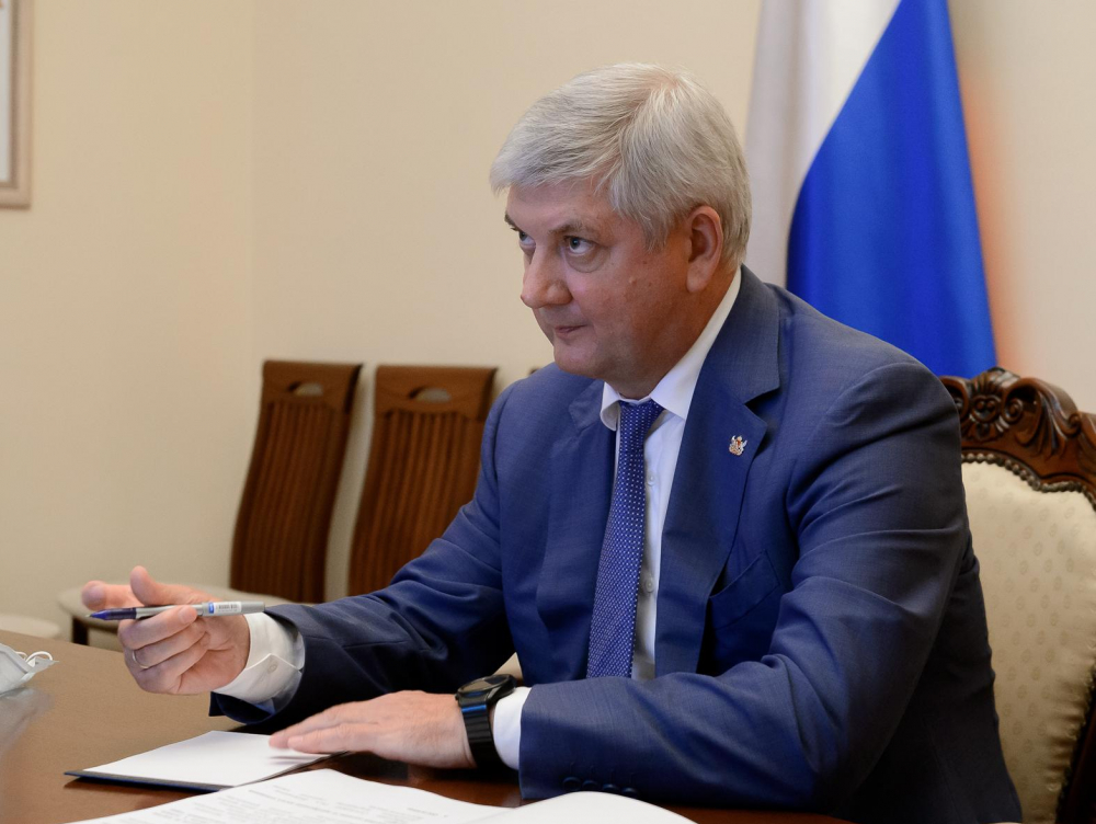 Новогодние подарки детям за 10 млн рублей должны иметь надпись «От Губернатора Воронежской области» Новогодние подарки детям за 10 млн рублей должны иметь надпись «От Губернатора Воронежской области»
