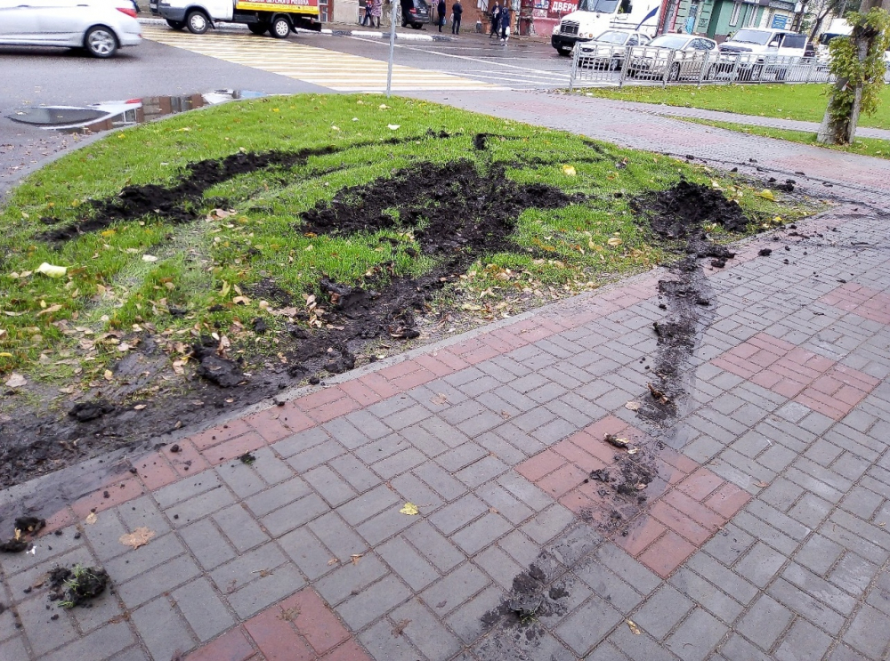 Москвич на Hyundai устроил беспредел в центре Воронежа Москвич на Hyundai устроил беспредел в центре Воронежа