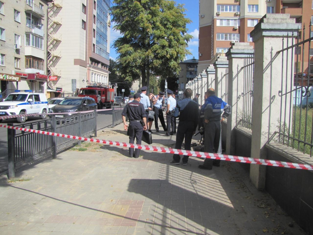 Стала известна причина взрыва тротуара в центре Воронежа Стала известна причина взрыва тротуара в центре Воронежа