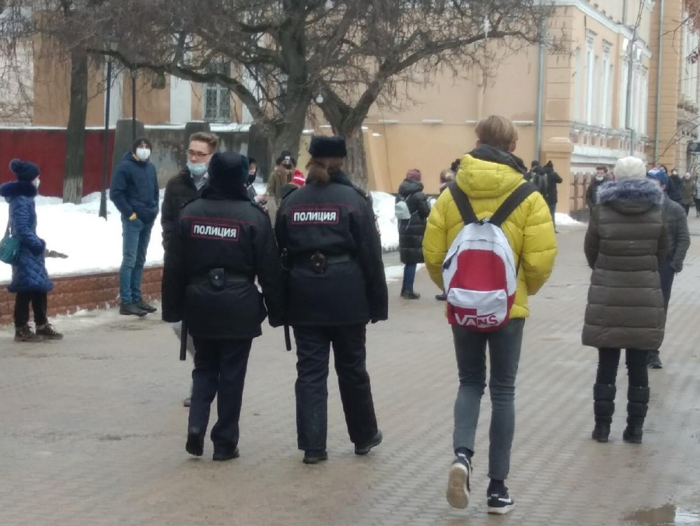Полицейских стянули в центр Воронежа из-за акции сотен сторонников Навального Полицейских стянули в центр Воронежа из-за акции сотен сторонников Навального