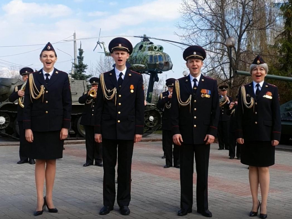 Голосистые полицейские оригинально поздравили воронежцев с Днем Победы Голосистые полицейские оригинально поздравили воронежцев с Днем Победы