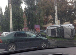 ДТП в Воронеже: внедорожник перевернулся после столкновения с седаном ДТП в Воронеже: внедорожник перевернулся после столкновения с седаном