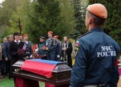 В Воронеже простились с героем-спасателем, погибшим при тушении жуткого пожара в Москве В Воронеже простились с героем-спасателем, погибшим при тушении жуткого пожара в Москве