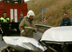 ДТП в Воронежской области: «ВАЗ» на встречке врезался в грузовик, а затем в иномарку ДТП в Воронежской области: «ВАЗ» на встречке врезался в грузовик, а затем в иномарку