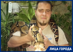 Чертова дюжина пауков и пара гигантских змей: об укусе двухметрового питона рассказал воронежец Чертова дюжина пауков и пара гигантских змей: об укусе двухметрового питона рассказал воронежец