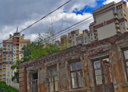 Исторический вид дворянской улицы поглотили многоэтажки в центре Воронежа Исторический вид дворянской улицы поглотили многоэтажки в центре Воронежа
