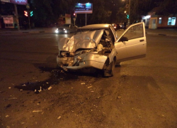В Воронеже «десятка» протаранила автобус: двое пострадали В Воронеже «десятка» протаранила автобус: двое пострадали