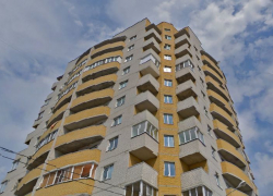 Жители целой многоэтажки в Воронеже вынуждены купаться в покупной воде из ларька Жители целой многоэтажки в Воронеже вынуждены купаться в покупной воде из ларька
