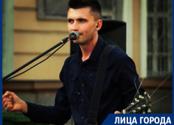 О проблемах с полицией и людьми рассказал уличный музыкант из Воронежа О проблемах с полицией и людьми рассказал уличный музыкант из Воронежа