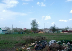 В Семилуском районе чиновники отказались вывозить мусор на полигон и закопали его в землю (ФОТО) В Семилуском районе чиновники отказались вывозить мусор на полигон и закопали его в землю (ФОТО)