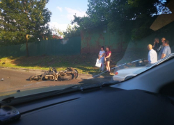 На Грамши в Воронеже байкер снес перебегавшего дорогу пешехода На Грамши в Воронеже байкер снес перебегавшего дорогу пешехода