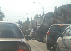 В Воронеже из-за двух ДТП на улице 9 Января образовалась пробка В Воронеже из-за двух ДТП на улице 9 Января образовалась пробка