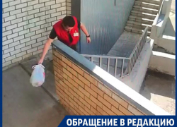 Грязный поступок сотрудника «Красное и белое» сняла камера в Воронеже Грязный поступок сотрудника «Красное и белое» сняла камера в Воронеже