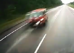 Смертельный момент ДТП с 8 погибшими на воронежской трассе попал на видео Смертельный момент ДТП с 8 погибшими на воронежской трассе попал на видео