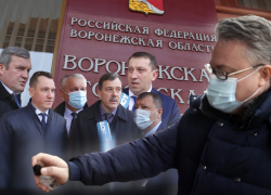 Депутаты убегают от неудобных вопросов и жонглируют тарифами ЖКХ в Воронеже Депутаты убегают от неудобных вопросов и жонглируют тарифами ЖКХ в Воронеже