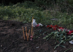 В Воронеже вандалы разнесли место, где нашли тело Кати Череповецкой В Воронеже вандалы разнесли место, где нашли тело Кати Череповецкой