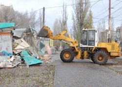 В Железнодорожном районе Воронежа экскаватор разбил торговую точку бутлегера В Железнодорожном районе Воронежа экскаватор разбил торговую точку бутлегера