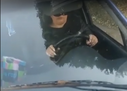 Бесстрашный стопхам снял противостояние с женщиной на авто в Воронеже Бесстрашный стопхам снял противостояние с женщиной на авто в Воронеже