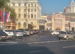 Воронежцы жалуются на перекрытую бесплатную парковку около Центрального ЗАГСа Воронежцы жалуются на перекрытую бесплатную парковку около Центрального ЗАГСа