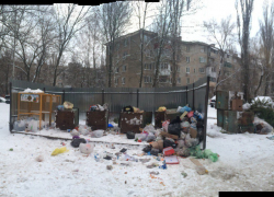 На скандальной мусорке по Хользунова в Воронеже коммунальщики взялись за старое На скандальной мусорке по Хользунова в Воронеже коммунальщики взялись за старое
