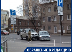 Первую жертву платной парковки сняли в Воронеже Первую жертву платной парковки сняли в Воронеже