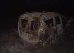 «Лада» врезалась на воронежской трассе в дерево и загорелась «Лада» врезалась на воронежской трассе в дерево и загорелась
