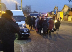 Бонусные маршрутки не спасли воронежцев от сумасшедшей очереди Бонусные маршрутки не спасли воронежцев от сумасшедшей очереди
