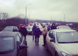 В Воронеже в ДТП с участием 28 машин около парка Динамо пострадал не один человек, а три В Воронеже в ДТП с участием 28 машин около парка Динамо пострадал не один человек, а три