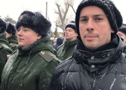 Известный телеведущий Максим Галкин приехал в Воронежскую область на присягу к племяннику Известный телеведущий Максим Галкин приехал в Воронежскую область на присягу к племяннику