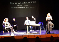 Звезда «Деффчонок» рассказала, почему решилась на эксперимент с документальным театром в Воронеже Звезда «Деффчонок» рассказала, почему решилась на эксперимент с документальным театром в Воронеже