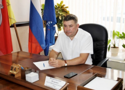 Спорткар, огромные участки и миллионы задекларировала семья депутата Евгения Китаева Спорткар, огромные участки и миллионы задекларировала семья депутата Евгения Китаева