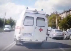Диковатая выходка водителя скорой попала на видео в Воронеже Диковатая выходка водителя скорой попала на видео в Воронеже