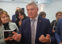 Воронежский губернатор стал героем элегии о премиях и любовницах Воронежский губернатор стал героем элегии о премиях и любовницах