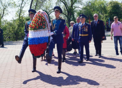 Воронежская «Справедливая Россия» возложила цветы к Вечному огню на площади Победы Воронежская «Справедливая Россия» возложила цветы к Вечному огню на площади Победы