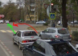 Воронежские автомобилисты высмеяли путающую право и лево девушку, попросившую их совета Воронежские автомобилисты высмеяли путающую право и лево девушку, попросившую их совета