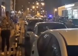 Припаркованные машины помешали проезду пожарных в Воронеже Припаркованные машины помешали проезду пожарных в Воронеже