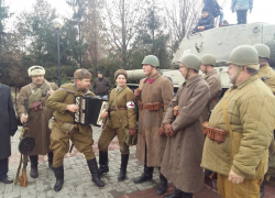 В Воронеже состоялась реконструкция легендарного парада 7 ноября 1941 года В Воронеже состоялась реконструкция легендарного парада 7 ноября 1941 года