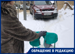 Машины захватили тротуар и выгнали оттуда пешеходов с колясками в Воронеже Машины захватили тротуар и выгнали оттуда пешеходов с колясками в Воронеже