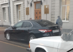 Водителя чиновника мэрии покарают за парковку у администрации Воронежа Водителя чиновника мэрии покарают за парковку у администрации Воронежа