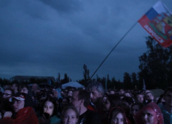 Более 1000 воронежцев посмотрели матч Россия-Англия на улице под дождем Более 1000 воронежцев посмотрели матч Россия-Англия на улице под дождем