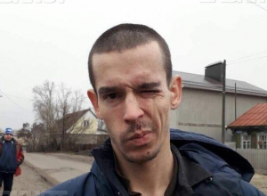 Бомж-беглец, порезавший полицейских, несколько дней жил в Подгорном под Воронежем Бомж-беглец, порезавший полицейских, несколько дней жил в Подгорном под Воронежем