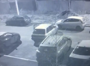 Странное новогоднее ДТП на парковке в Воронеже попало на видео Странное новогоднее ДТП на парковке в Воронеже попало на видео