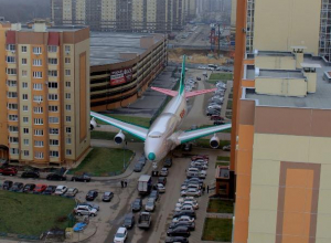 В Воронеже «посадили» Boeing 747 во дворе Московского квартала В Воронеже «посадили» Boeing 747 во дворе Московского квартала