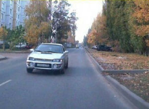 Дерзкая атака загадочной иномаркой встречного автомобиля в Воронеже попала на видео Дерзкая атака загадочной иномаркой встречного автомобиля в Воронеже попала на видео
