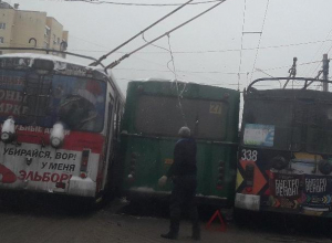 В Воронеже из-за массового ДТП с автобусами и троллейбусами встал Московский проспект В Воронеже из-за массового ДТП с автобусами и троллейбусами встал Московский проспект