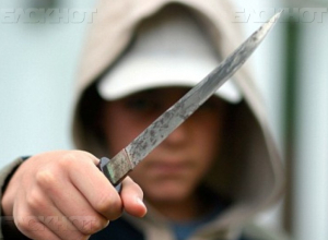 Порезавшим двух девушек на воронежском рынке оказался 50-летний мужчина Порезавшим двух девушек на воронежском рынке оказался 50-летний мужчина