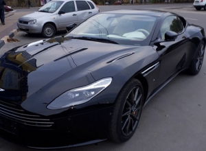 Крутой Aston Martin за 16 млн рублей сфотографировали в Воронеже Крутой Aston Martin за 16 млн рублей сфотографировали в Воронеже