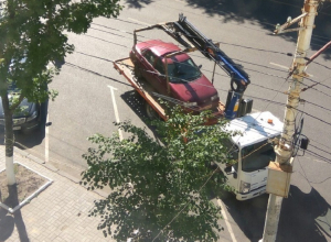 В Воронеже эвакуируют припаркованные по правилам машины В Воронеже эвакуируют припаркованные по правилам машины