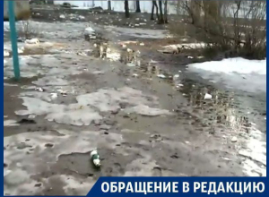 На юго-западе Воронежа дети гуляют во дворе, превратившемся в свалку На юго-западе Воронежа дети гуляют во дворе, превратившемся в свалку
